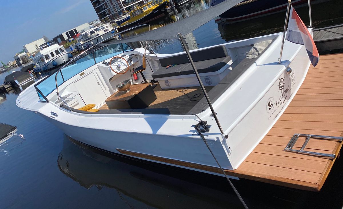 De boot op het water
