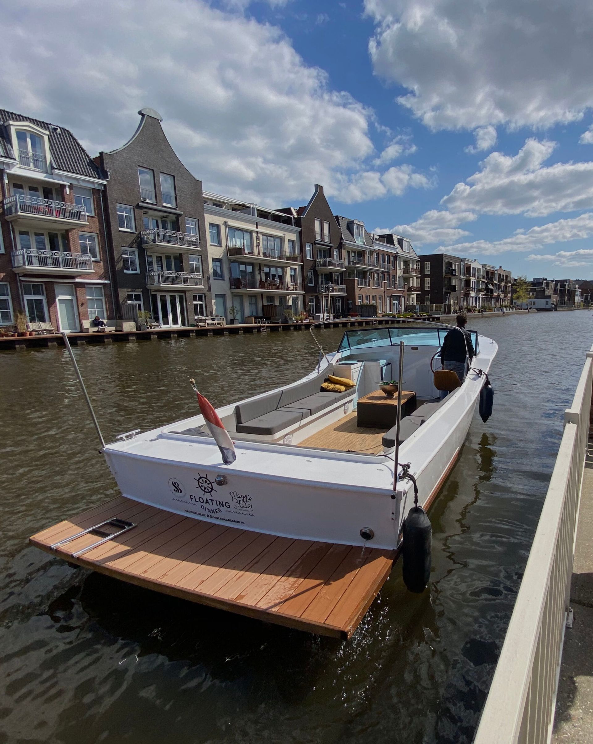 De luxe sloep van Varen in Alphen